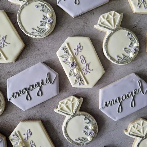 Lovely lavender and silver engagement set. So elegant for your celebration! #petitesweetsbydonna #engaged #engaged2024 #engagedlife #lavender #cookie #cookies #cookiesoffacebook #cookiesofinstagram Lavender Cookie, Lavender Engagement, Lavender Cookies, Engagement Cookies, Purple Bridal Shower, Bridal Shower Cookies, Lovely Lavender, Engagement Sets, Lavender Wedding