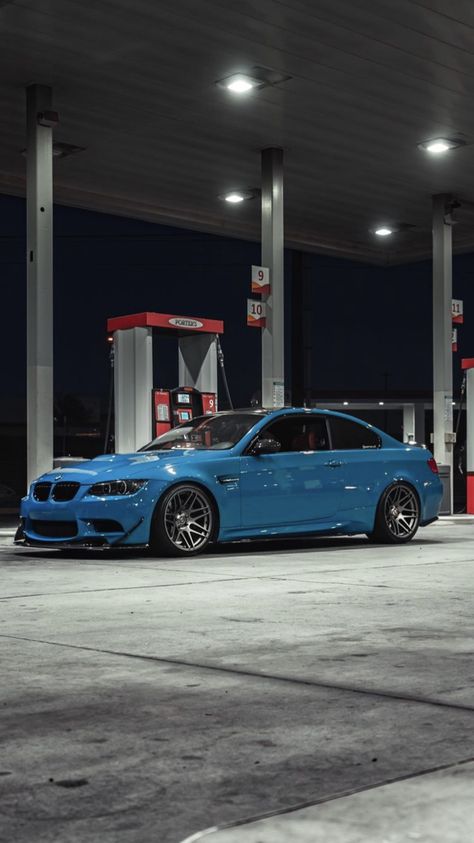 Car Gas Station Photoshoot, Gas Station Car Pics, Car Photography Angles, Car Pics At Night, New Car Photoshoot Ideas, Car Photography Ideas Angles, Corvette Photoshoot, Car Photoshoot Aesthetic, Car Photography Ideas