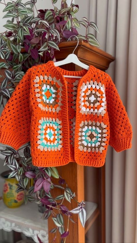 DIY baby shrug Crochet Baby Shrug - Learn How To Make Crochet Baby Cardigan | DIY Cardigan Crochet Full Tutorial Crochet Baby Shrug, Cardigan Diy, Baby Cardigan Pattern Crochet, Crochet Jumper Pattern, Shrug Crochet, Diy Cardigan, Woolen Craft, Baby Sweater Patterns, Crochet Baby Cardigan