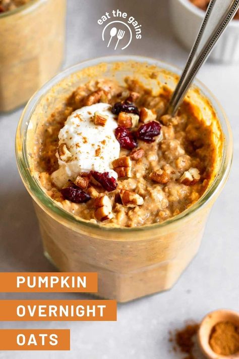 An easy make-ahead breakfast or snack, healthy pumpkin overnight oats take just 5 minutes to make and taste like pumpkin pie! Made with oats, pumpkin puree, chia seeds, greek yogurt, vanilla, and spices, and absolutely delicious! Pumpkin Pie Overnight Oats, Easy Protein Pancakes, Pumpkin Breakfast Recipes, Pumpkin Overnight Oats, Chia Overnight Oats, Pumpkin Oats, Pumpkin Breakfast, Pumpkin Recipes Healthy, Pumpkin Pie Smoothie