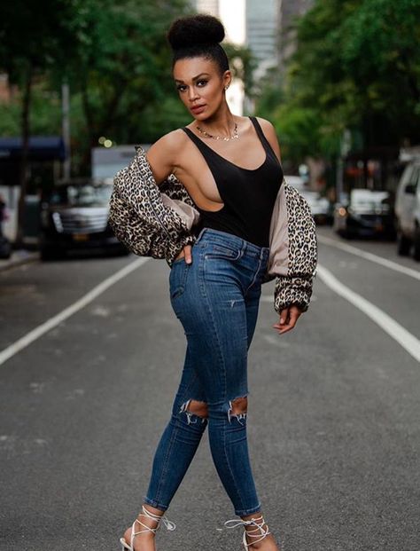 Pearl Thusi Pearl Thusi, Ripped Jeans Outfit, Black Actresses, Autumn Trends, Fav Celebs, Inspirational Women, Jean Outfits, Ripped Jeans, Celebrities Female