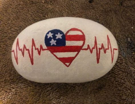 Fourth Of July Rock Painting Ideas, Rockin Robin, Patriotic Dog, Rock Painting Ideas, Dog Rocks, Painted Rocks Kids, Painted Rocks Diy, July Crafts, Rock Painting