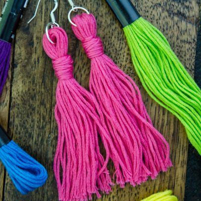 Yarn Earrings Jewelry, How To Make Yarn Earrings, Yarn Earrings Diy Tutorial, Yarn Tassel Earrings Diy, Yarn Earrings Diy, Diy Yarn Earrings, Easy Strawberry Jam Recipe, Easy Diy Embroidery, Yarn Tassel Earrings