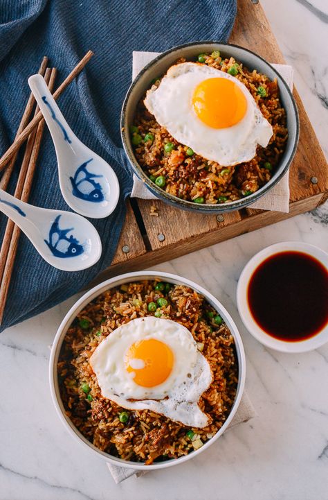 Hamburger Fried Rice, by thewoksoflife.com Beef Fried Rice, Woks Of Life, The Woks Of Life, Ground Meat Recipes, Hamburger Meat, Woks, God Mat, Easy Dishes, Ground Meat