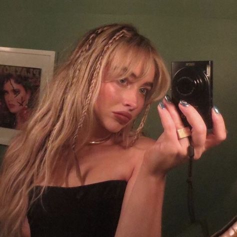 Olivia Holt, Charli Xcx, Mini Dresses For Women, Emma Stone, Jennifer Lawrence, Sabrina Carpenter, Cortes De Cabello Corto, Pretty Woman, Hair Inspo