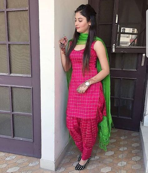 https://ift.tt/2tWxhBj Patiyala Suits, Patiala Dress, Patiala Suit Designs, Punjabi Fashion, Designer Punjabi Suits, Punjabi Outfits, Indian Designer Suits, Patiala Suit, Salwar Designs