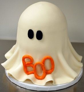 Halloween Fingerfood, Halloween Torte, Halloween Backen, Pasteles Halloween, Torte Creative, Bolo Halloween, Dessert Halloween, Ghost Cake, Halloween Cake Decorating