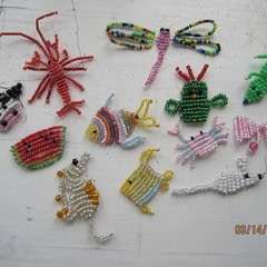 How to make beaded animals · Craft tutorials and inspiration categorized as Beaded Animals on Cut Out + Keep (Page 2) Handcrafted Beaded Jewelry, Beaded Dragonfly, Native American Beadwork, Tag Print, Murano Glass Beads, Beaded Animals, Beading Projects, Animal Crafts, Sealife