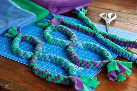 DIY Double (Infinity) Loop Dog Tug Toy Dog Tug Toy, Homemade Dog Toys, Double Infinity, Diy Pet Toys, Diy Dog Toys, Dog Enrichment, Dog Projects, Beading Tools, Dog Crafts