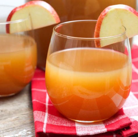 Spiked Apple Pie Punch - The Farmwife Cooks Apple Pie Drink Alcohol, Apple Pie Punch, Apple Pie Vodka, Spiced Cider Recipe, Apple Pie Drink, Crockpot Drinks, Cider Punch, Cinnamon Schnapps, Apple Cider Punch