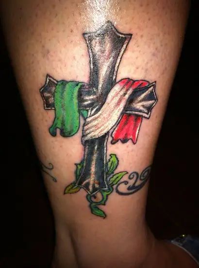 15 Unique Italian Tattoo Design Ideas | Styles At Life Italian Flag Tattoo, Mexican Flag Tattoos, Tattoos Family, Pinterest Tattoo Ideas, Symbol For Family Tattoo, Italian Flag Colors, Italy Tattoo, Italy Party, Flag Tattoos