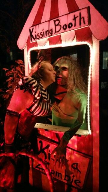 Halloween Kissing Booth, Rotten Candy Booth, Evil Carnival Decorations, Carnival Haunted House, Clown Room In Haunted House, Valentines Day Kissing Booth, Candy Booth, Haunted Trail Ideas, Valentines Photo Booth