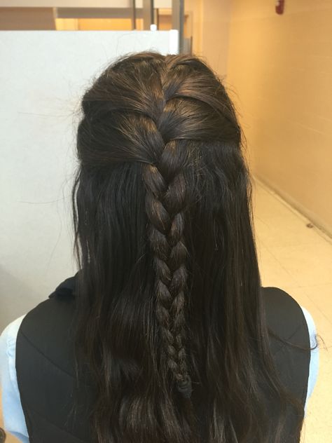 Half French braid, half down Half French Braid, Half French Braids, Basic Hairstyles, French Braid Hairstyles, French Hair, Hair Stylies, Peinados Fáciles Para Cabello Corto, Penteado Cabelo Curto, Hair Stylist Life