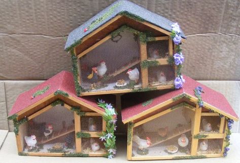 Miniature Chicken Coop, Ceramic Chicken, Dollhouse Garden, Chicken Crafts, Dollhouse Projects, Dollhouse Miniatures Diy, Chicken Coops, Miniature Diy, House Miniature