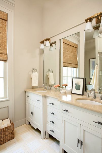 Traditional master bathroom featuring white cabinets, cream marble countertops and T-shaped drawer and cabinet pulls | Our Town Plans Cream Marble Countertops, Cream Marble Bathroom, Marble Bathroom Decor, Marble Bathroom Floor, Cream Bathroom, White Marble Bathrooms, Cream Marble, Cabinets Countertops, Southern Living House Plans