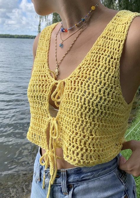 Crochet Yellow, 100 Crochet Stitches, Daisy Crochet, Crochet Tips, Crochet Design Pattern, Crochet Summer Tops, Crochet Quilt, Crochet Fashion Patterns, Crochet Shirt