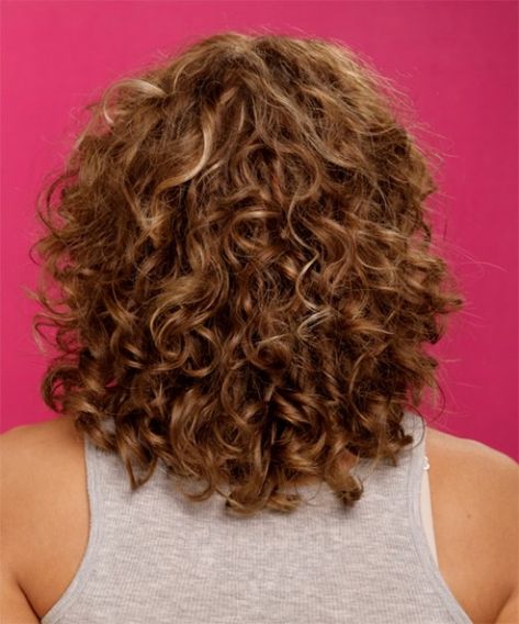 Medium Curly Hair - Why can't mine look like this? !! @Abigail Akins Medium Length Curly Hair, Medium Curly, Short Curly Haircuts, Medium Curly Hair Styles, Medium Long Hair, Haircuts For Curly Hair, Chic Hairstyles, Permed Hairstyles, Hairstyles For Round Faces