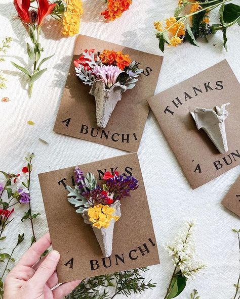 Teacher Appreciation Crafts, Teacher Appreciation Diy, Egg Carton Flowers, Toddler Teacher, Teacher Appreciation Cards, Teacher Thank You Cards, Flower Festival, Teacher Cards, Teacher Thank You