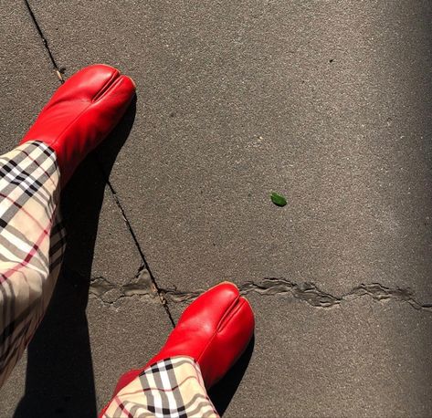 Red tabi boots, tabi boots, luxury fashion, red boots Red Tabi Boots, Hermes Boots, Boots Luxury, Tabi Boots, Outfit Red, Virtual Stylist, Red Boots, Styling Ideas, Girl Fashion