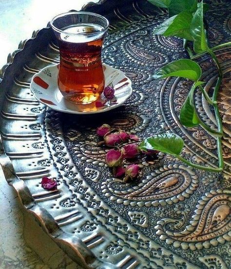 Persian Tea, Iran Food, Iranian Food, Turkish Tea, Persian Food, Red Tea, A Cup Of Tea, Tea Art, Detox Tea