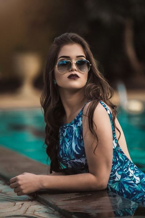 Swimming Pool Photography, Pool Poses, Swimming Pool Photos, Pool Photography, Creative Fashion Photography, Hit Girls, Summer Photoshoot, Pool Photos, Photography Poses Women