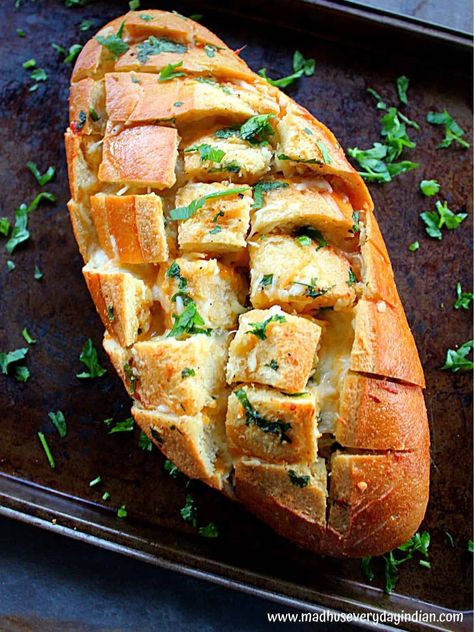 Easy Cheese and Garlic Pull Apart Bread - Madhu's Everyday Indian What To Serve With Soup, Soup Side Dishes, Serve With Soup, Garlic Pull Apart Bread, Vegan Shredded Cheese, Simple Soup, Potato Fritters, Cheese Baked, Spicy Soup