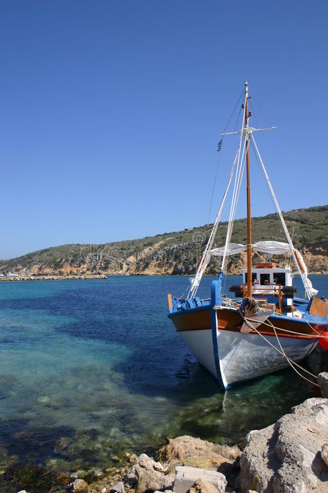 Boat Photography, Greece Landscape, Sip N Paint, Old Boats, Boat Art, Watercraft, Fishing Boat, Tree Design, Water Crafts