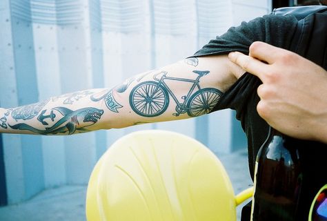 Ny Tattoo, Tattoo Bike, Cycling Tattoo, Triathlon Tattoo, Nova Tattoo, Bike Tattoo, Tattoo Homme, Bicycle Tattoo, Bike Tattoos