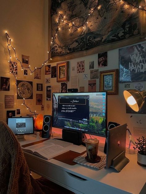 Computer Setup Aesthetic, Bedroom Ideas For Small Rooms Cozy, Cozy Desk, Pc Setups, Desk Inspo, Desk Inspiration, Cosy Room, Bedroom Setup, Gaming Room Setup