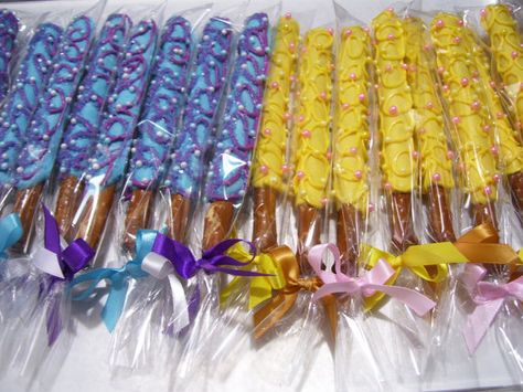 Princess themed Chocolate covered Pretzel Rods. Visit Marie Grahams on Etsy.com Princess Peach Pretzel Rods, Disney Princess Pretzel Rods, Princess Snacks, Covered Pretzel Rods, Chocolate Covered Pretzel, Chocolate Covered Pretzel Rods, Chocolate Ideas, Pretzel Rods, Pretzel Sticks