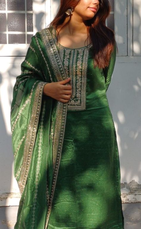 green kurta set #desi Aesthetic Kurta, Pajama Women, Desi Aesthetics, Desi Style, Kurta Pajama, Traditional Wear, Kurta Set, Brownie Recipes, Pajamas Women