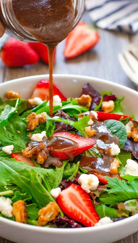 Strawberry Walnut Salad, Strawberry Feta Salad, Strawberry Feta, Balsamic Vinegar Recipes, Balsamic Vinaigrette Recipe, Strawberry Vinaigrette, Homemade Balsamic Vinaigrette, Balsamic Recipe, Vinaigrette Salad