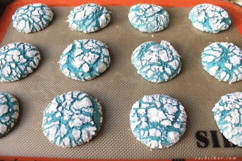 Blue Crinkle Cookies, Chanukah Food, Hanukkah 2023, Hanukkah Aesthetic, Chanukah Recipes, Hannukah Cookies, Hannukah Party, Hanukkah Cookies, Hanukkah Desserts