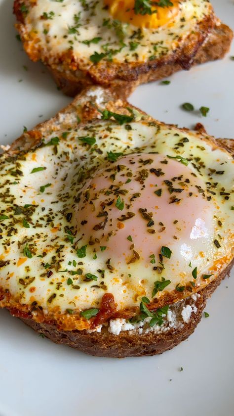 Pesto Egg Toast, The Modern Nonna, Modern Nonna, Sun Dried Tomato Pesto, Healthy Desayunos, Pesto Eggs, Tomato Pesto, Egg Toast, On Toast