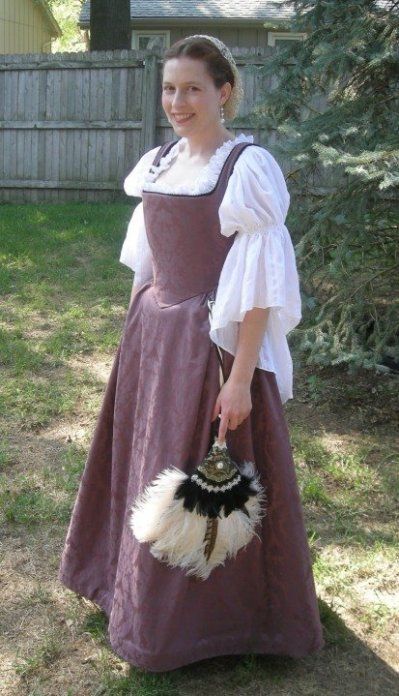 Gored Kirtle example; pattern http://www.elizabethancostume.net/kirtlepat/gored.html Class Woman, Elizabethan Fashion, 16th Century Fashion, Tudor Fashion, Sca Garb, Medieval Garb, Century Dress, Up Costumes, Medieval Dress