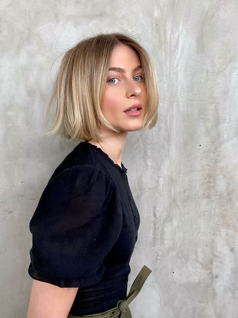 Short Straight Fine Hair Cuts, All One Length Bob, Short One Length Hair, Short Bob Styling, Short One Length Bob, French Bob No Bangs, Chopped Bob Haircut, 90’s Bob, 90s Bob Haircut