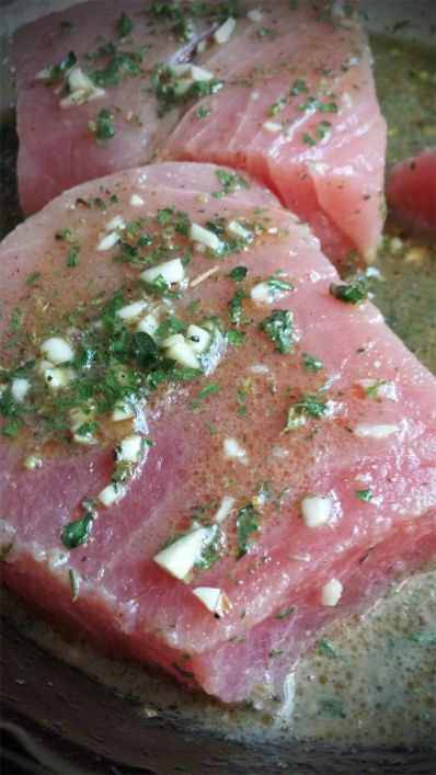 Grilled Tuna Steaks Recipes, Grilled Tuna Steak, Fresh Tuna Recipes, Ahi Tuna Recipe, Paleo Seafood, Steak Marinades, Grilled Tuna Steaks, Resep Steak, Tuna Steak Recipes