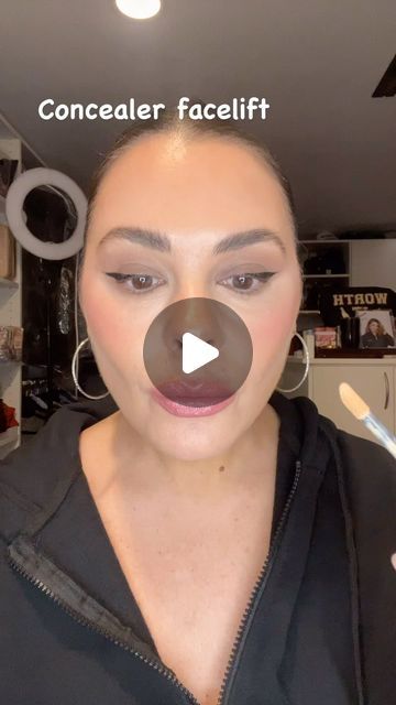 Erica Taylor on Instagram: "As a traditionally trained artist I use makeup techniques to enhance volume and create the look of a fuller refreshed face  #concealer #hack #makeuphack #concealerhack #matureskin #over40 #over50 #over35 #makeupover40 #ericataylor #fyp #makeuplift #facelift #fyp #kohgendo" Concealer Lift Face, Makeup For Over 40 How To Apply, How To Hide Jowls With Makeup, How To Apply Makeup For Over 50, Conturing Makeup Face, Concealer Tips How To Apply, Makeup Facelift, Facelift Makeup, Concealer Hacks