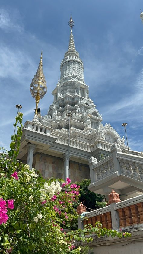 #cambodia #phnompenh #temple #white #flowers #aesthetic White Flowers Aesthetic, Phnom Penh Cambodia, Cambodia Travel, South Vietnam, Flowers Aesthetic, Southeast Asia Travel, Dream Travel Destinations, Phnom Penh, Travel South