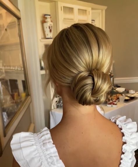 Bridal Makeup With Updo, Bridesmaid Hair Aesthetic, Timeless Updos Classy, Sleek Low Bun Wedding Hair With Veil, Clean Bridal Bun, Bridal Updo Brown Hair, Cochlear Implant Hairstyles, Veil Low Bun, Sofia Richie Wedding Hair