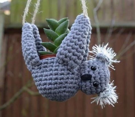 Crochet Plant Hanger, Crochet Plant, Hanging Planter, Diy Crochet Projects, Crochet Basket, Crochet Home, Crochet Blanket Patterns, Crochet Animals, Crochet Crafts