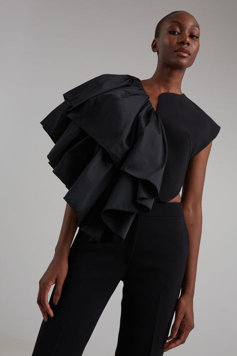 Corporate Dresses, Black Top Outfit, Blouse Outfit Casual, Trash Fashion, Statement Tops, Corporate Dress, Statement Blouse, Stylish Suit, Cascading Ruffles