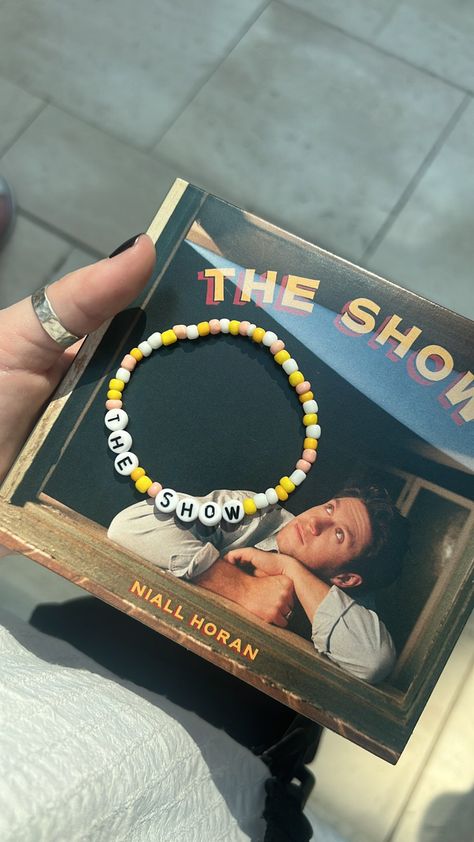 Music Beaded Bracelet, Niall Horan Jewelry, Outfits For Niall Horan Concert, One Direction Bracelet Ideas, Niall Horan Friendship Bracelet, Niall Horan Bracelet Ideas, Niall Bracelet, Niall Horan Bracelet, Niall Horan Concert Outfit Ideas