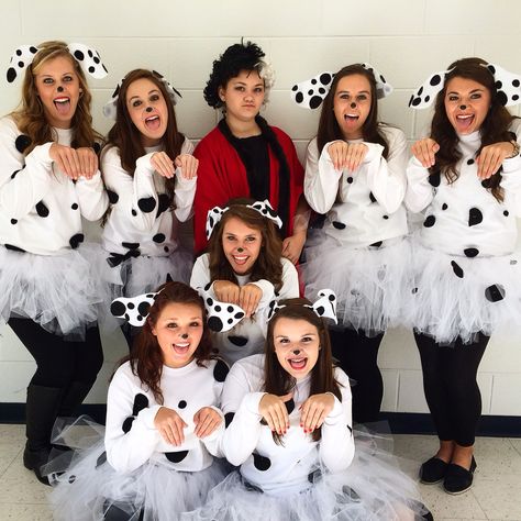 DIY 101 Dalmatian Costumes for spirit week or for a Halloween costume! #SpiritWeek #costume Diy Dalmatian Costume, 101 Dalmatians Costume, Dalmatian Halloween Costume, Dalmation Costume, Dalmatian Halloween, Costumes For Work, Best Group Halloween Costumes, Dalmatian Costume, Halloween Costumes For Work