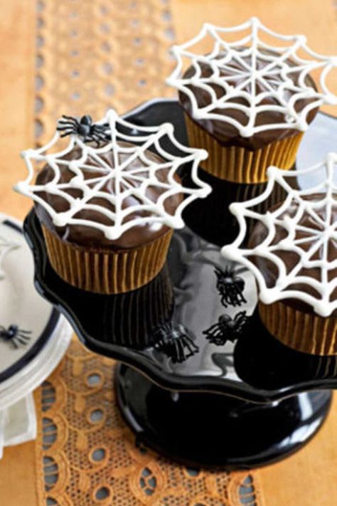 Terrifying Halloween, Plain Cake, Homemade Cupcakes, Incredible Edibles, Food Club, Spiderman Birthday, Fall Treats, Halloween Desserts, Fun Cupcakes