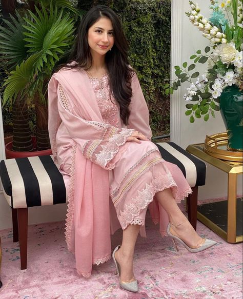 Pastel Pakistani Outfit, Casual Indian Outfits, Girls Designer Dresses, Draping Fashion, Latest Dress Design, Pakistani Couture, Beautiful Pakistani Dresses, Pakistani Dresses Casual, Pakistani Fashion Party Wear