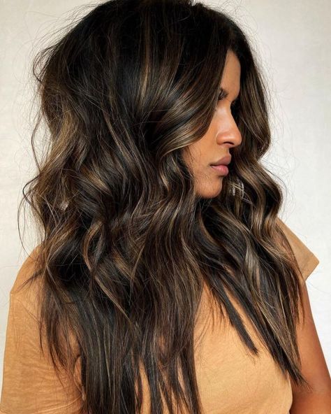 Subtle Brown Highlights, Deep Brunette, Dark Brown Hair With Highlights, Dark Chocolate Brown Hair, Cinnamon Hair, Auburn Highlights, Highlights Ideas, Copper Balayage, Light Blonde Highlights