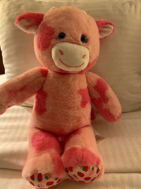 🐮🎀🐄💓 Cow Build A Bear, Strawberry Cows, Sydney Aesthetic, Cow Stuffed Animal, Chocolate Cow, Strawberry Cow, Chocolate Strawberries, Build A Bear, Childhood Friends