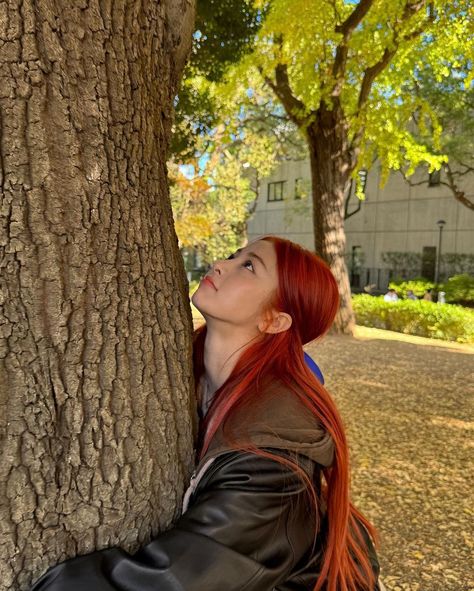 231201 LE SSERAFIM jenaissante Dreamy Filter, Huh Yunjin, Pre Debut, Tree Hugger, Orange Hair, Autumn Aesthetic, I Have No Friends, I Love Girls, Kpop Outfits