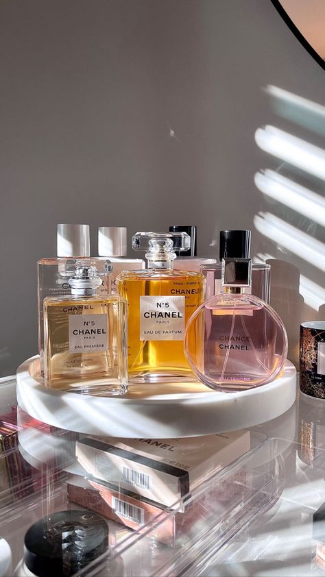 Perfume Chanel, Chanel Aesthetic, Parfum Chanel, Chanel N° 5, Perfume Collection Fragrance, Dior Perfume, Shower Skin Care, Chanel Perfume, Perfume Lover